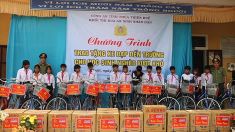 Pa đơp đoọng pr’hêl ha học sinh đharựt lâng công an pazêng chr’val coh chr’hoong A Lưới