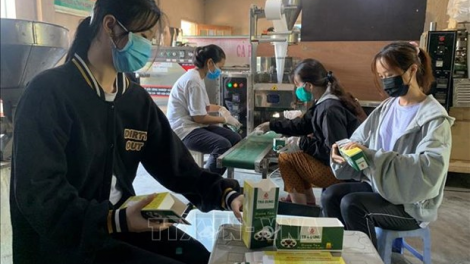 Đhanuôr da ding ca coong Vân Canh pa dưr pr’ặt tr’mông tợơ pr’đươi âng vel đong
