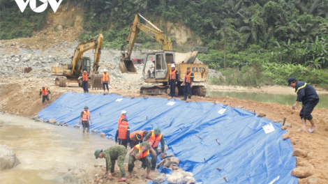 Bh’rợ Thuỷ điện Rào Trăng 3: Bhrợ têng bh’rợ chêêc lêy đhị 2 zr’lụ k’tiêc ta bhậ n’lơơng