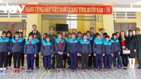 Tết têêm ngăn đoọng ha đhanuôr Cơ Tu cóh k’coong ch’ngai k’noong k’tiếc