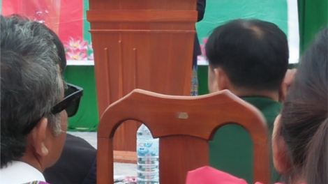 Pân đil Bí thư Chi bộ lưch loom tu đha nuôr