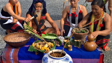 Ma nuyh zư pa dưr văn hóa chiing goong coh da ding Trà Bui