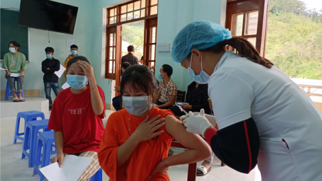 Chr’hoong k’coong ch’ngai Tây Giang, Quảng Nam t’bhlâng zêl cha groong pr’lúh Covid cóh trường học