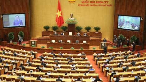 Quốc hội prá xay Luật bhr’lậ, p’xoọng muy bơr điều âng 8 Luật