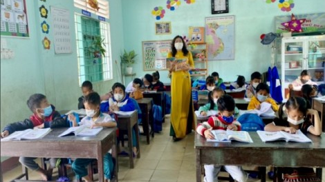 Pa dưr c’rơ chữ xrặ đoọng ha 190 học sinh tiểu học Cơ Tu, Pa Kô lâng Tà Ôi