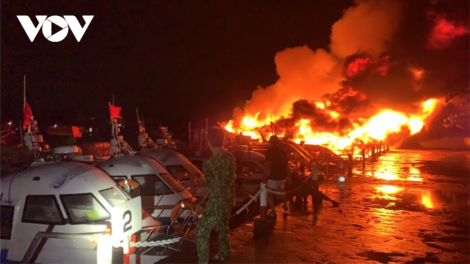 Roóh cát ga mắc đhị ch’nang Cửa Đại, thành phố Hội An, bấc ca nô lâng bhuông a’xiu ma roóh cát