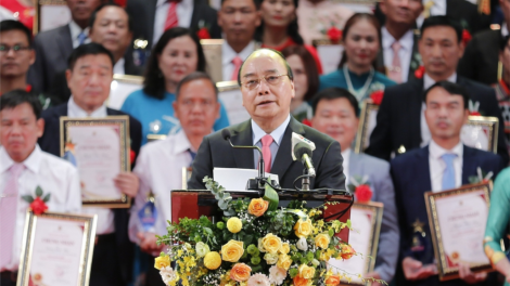 Chủ tịch nước Nguyễn Xuân Phúc pấh bhiệc bhan hơnh déh lâng đoọng ch’ner “Đhanuôr Việt Nam bhriêl choom 2022”