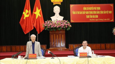 Tổng Bí thư Nguyễn Phú Trọng: Hoà Bình lêy t’bhlâng dưr váih tỉnh âng c’bhúh k’đơơng a’cọ đắh zr’lụ Trung du lâng k’coong ch’ngai Bắc Bộ