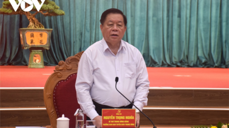 Trưởng Ban Tuyên giáo Trung ương bhrợ bhiệc lâng Ban Thường vụ Tỉnh uỷ Bình Định