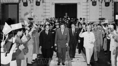 Hơnh déh 60 c’moo bhrợ pa dưr pr’ắt bh’rợ ngoại giao Việt Nam-Lào: K’đươi bhrợ bh’rợ “Kỷ vật kể chuyện”