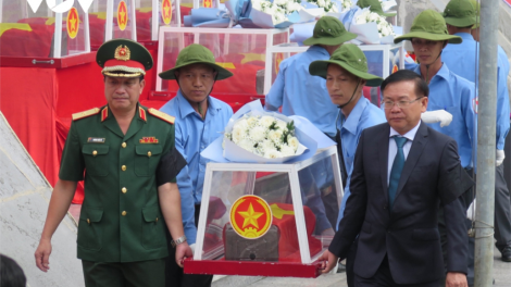 Kon Tum: C’lêng, tập đợc 13 n’hang liệt sỹ chô đơơng đắh Lào lâng Campuchia