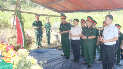 Thừa Thiên Huế: Bhrợ pa dưr đông hay k’noọ 13 liệt sĩ chêết bil bêl trông dấc bhrêy tắh đhị Rào Trăng 3