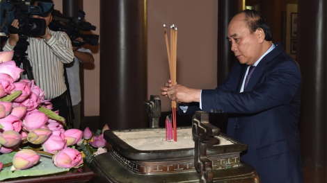 Chủ tịch nướcNguyễn Xuân Phúc pâh bhiệc bhan tơợp bhrợ têng zr’lụ đơc n’kir đhanuôr, chiến sỹ miền Nam k’rong tập kết ooy Bắc