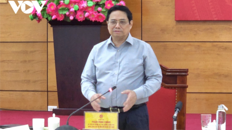 Thủ tướng Chính phủ Phạm Minh Chính pa bhrợ lâng Ban Thường vụ Tỉnh ủy Lào Cai