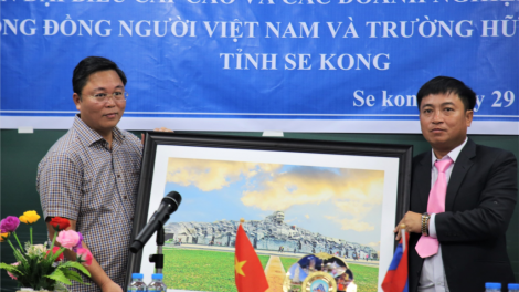 Manứih Việt hêê ắt ma mung đhị tỉnh Sê Kông t’bhlâng đoàn kết, lêy chô ooy vel bhươl