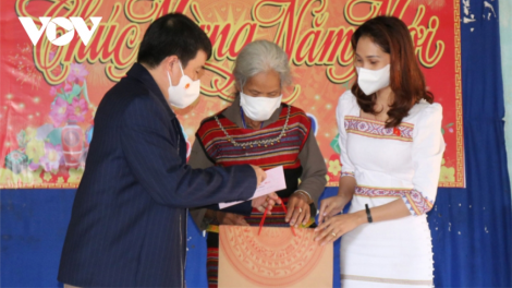 Cr’nọo cr’niêng tơơp ha pruôt âng pân đil đại biểu Quốc hội acoon coh B’râu