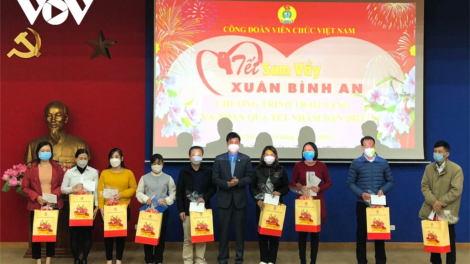 Công đoàn viên chức Việt Nam cher đoọng ha lâh 3 r’bhầu hun pr’hêl đoọng ha cán bộ, công đoàn viên lưm k’đhap k’ra