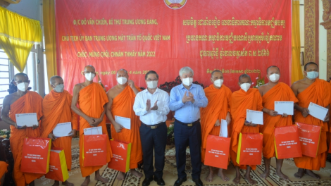 Chủ tịch Mặt trận Tổ quốc Việt Nam-cher đoọng pr’hêl đhị Cần Thơ