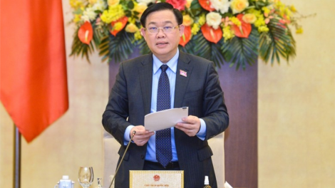 Chủ tịch Quốc hội k’đươi  moon lêy cha mệêt xăng dầu lâng xay moon đâh coh c’xêê 3
