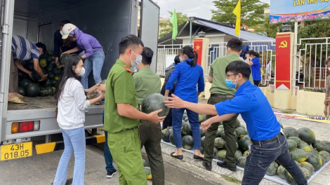 Zooi zúp vặ zên câl pr’đươi pr’dua học trực tuyến 10 ực đồng đhị mưy học sinh