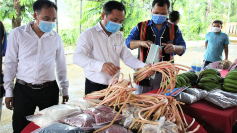 Hội chợ pa căh bh’nơơn ha rêê đhuôch âng đha đhâm c’mor Nam Giang