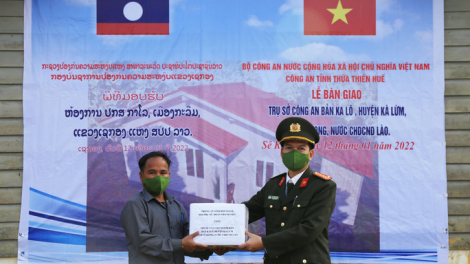 Pa luih đong bhrợ bhiệc âng Công an vel Ka Lô k’tiếc k’ruung Lào