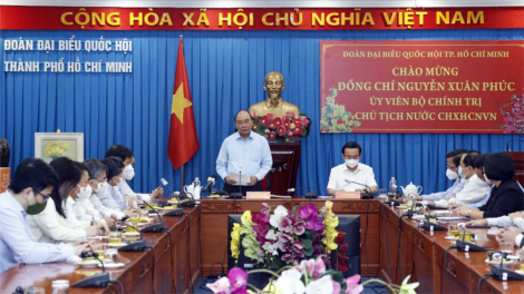 Chủ tịch nước Nguyễn Xuân Phúc k’đươi moon toom bhrợ rơợng nhâm lâng zâp tu bhiệc vay zi nắh p’niên
