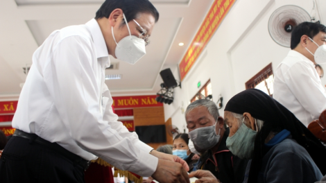 Trưởng Ban Nội chính Trung ương lưm lâng cher đoọng hun pt’hêl Tết ha pr’loọng chính sách đhị Quảng Nam