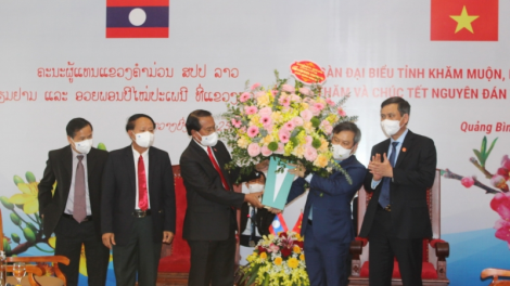Quảng Bình zooi bhrợ têng trường phổ thông dân tộc đhị tỉnh Khăm Muộn