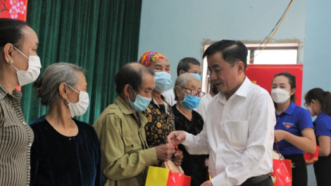 Chủ nhiệm Ủy ban Kiểm tra Trung ương lưm, cher đoọng pr’hêl Tết đhị tỉnh Quảng Bình