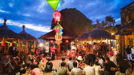 Hội An tơơp bhrợ pa dưr cớ “ Hadum phố ty”