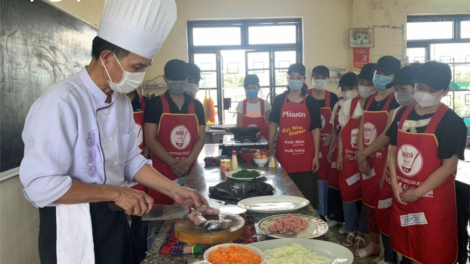 Thừa Thiên Huế p’têết pazưm lêy bhrợ đoọng bhiệc bhrợ ha pêê pa bhrợ xang Tết