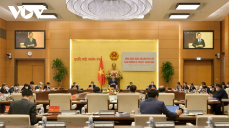 Chủ tịch Quốc hội Vương Đình Huệ k’đhơợng bhrợ g’luh bhrợ bhiêc lâng Ban Thường vụ Tỉnh ủy Khánh Hòa