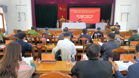HĐND chr’hoong Tây Giang prá xay xang bâc nghị quyết chr’năp