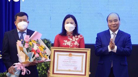 Chủ tịch nước lươt lêy zr’lụ nông nghiệp công nghệ dal TPHCM lâng cher đoọng HCLĐ hạng Ba đoọng ha chr’hoong Củ Chi