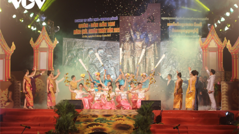 Tết Quân lâng đhanuôr hơnh deh Chôl Chnăm Thmâypa mâng pr’ặt zr’ziêng đoàn kết