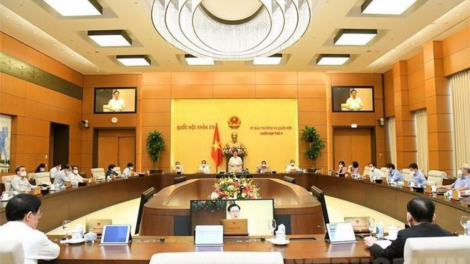 Bhrợ têng pr’họp g’luh 10 âng Uỷ ban TVQH khoá 15