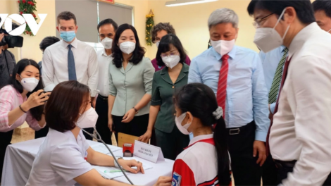 K’nặ 200 p’niên tơợ 5 tước dưp 12 c’moo tr’nơợp đhị Việt Nam tiêm vaccine cha groong Covid-19