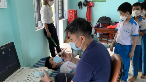 K’noọ 9.000 học sinh Bắc Trà My, Quảng Nam bơơn khám lêy da dưl bẩm sinh