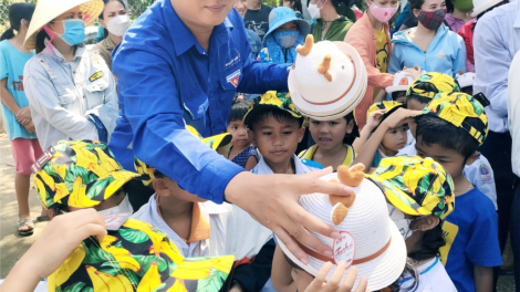 Đơơng Tết đoọng ha pêê p’niên zr’lụ ca coong Nam Giang