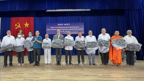 An Giang họp mặt ma nuyh vêy chr’năp dal coh đhanuôr acoon coh