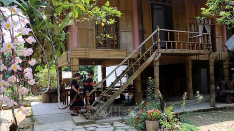 Thừa Thiên Huế pa dưr pa xớc du lịch g’nưm ooy pr’hoọm văn hoá lâng zư lêy crâng da ding