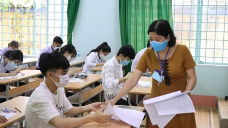 Bhrợ pa dưr 63 c’bhúh lêy cha mêết bh’rợ bhrợ thi tốt nghiệm THPT 2022