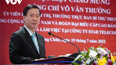 Thường trực Ban Bí thư Võ Văn Thưởng tươc lum lêy lâng bhrợ bhiệc lâng Công ty Unitel Lào