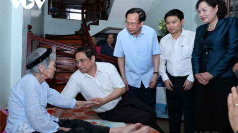 Thủ tướng Phạm Minh Chính lươt lum lêy zr’lụ băn par apêê thương binh Kim Bảng