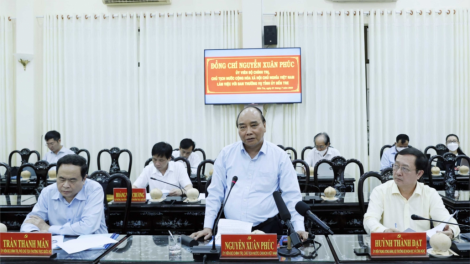 Chủ tịch nước Nguyễn Xuân Phúc bhrợ bhiệc lâng Ban Thường vụ Tỉnh uỷ Bến Tre