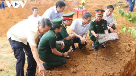 Phó Thủ tướng Vũ Đức Đam hay chơợ apêê Anh hùng Liệt sỹ đhị Quảng Trị