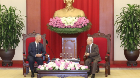 Tổng Bí thư Nguyễn Phú Trọng tr’lum lâng Bí thư Trung ương Đảng, Bí thư Thành uỷ, Chủ tịch HĐND Thủ đô Viêng Chăn