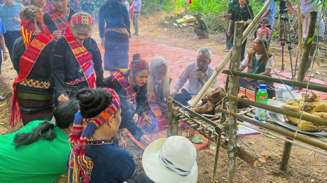 Quảng Bình: Bhrợ têng bhiệc bhan chướt ha roo âng manuyh Bru- Vân Kiều