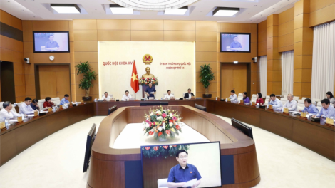 Ủy ban TVQH tơợp bhrợ pr’họp chuyên đề pháp luật